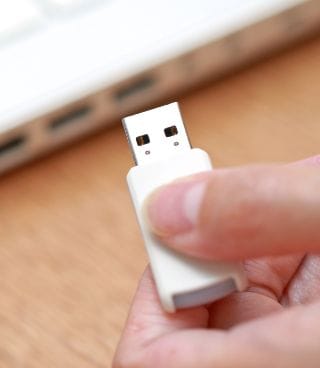 復旧したデータは、USB接続の外付けHDDやUSBメモリでお渡し